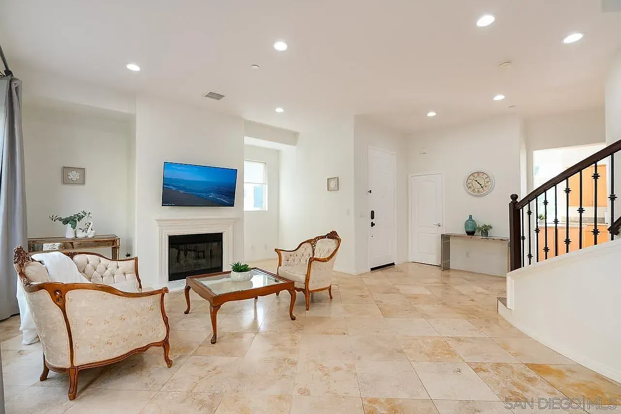 3 bed, 2329 sqft, $5,850 — Photo 1