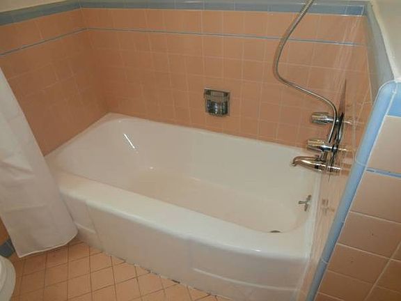 3rd image of 1025 N San Vicente Blvd #2-9