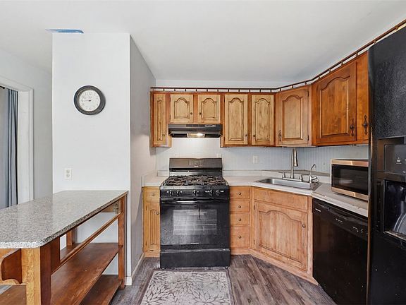 4th image of 318 Millard Dr