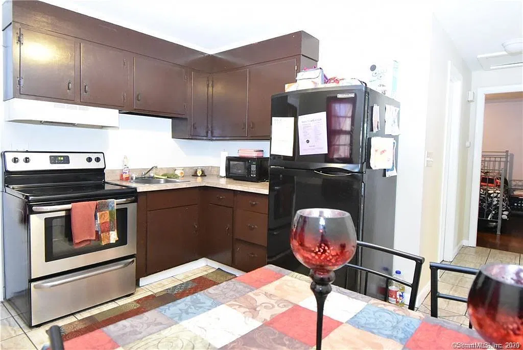 2 bed, 1000 sqft, $1,600 — Photo 2