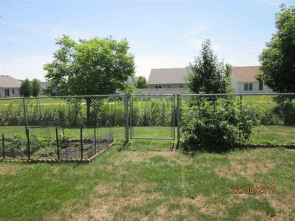 4th image of 225 Stanwyck Dr