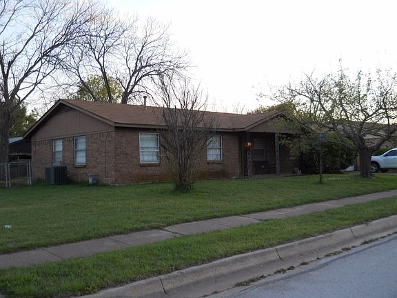3rd image of 851 Meadowview Dr
