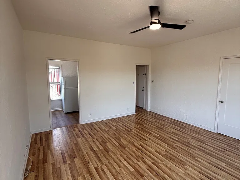 4367 Oakwood Ave #201 — Photo 9