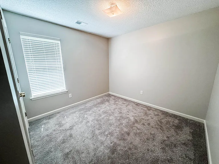 1532 Pemberton Ln — Photo 9