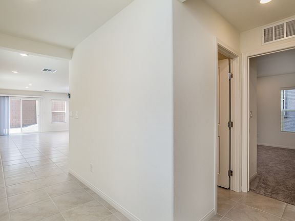 4th image of 10253 Plains Pear St