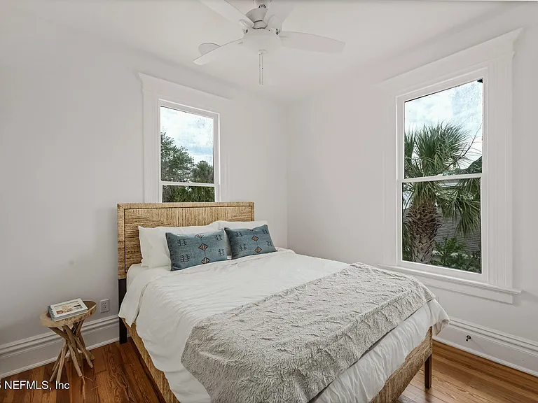 289 N Roscoe Blvd — Photo 32