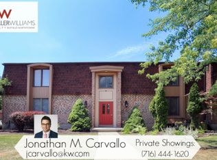 90 Charter Oaks Dr APT 2, Amherst, NY 14228