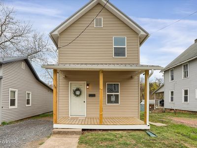 54 Broad St, Montgomery, PA, 17752