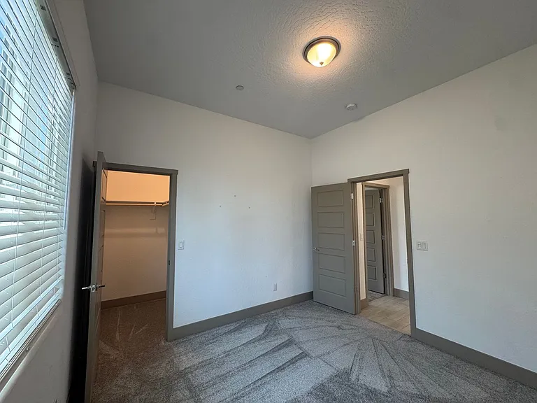2637 W Andrew Ln — Photo 18