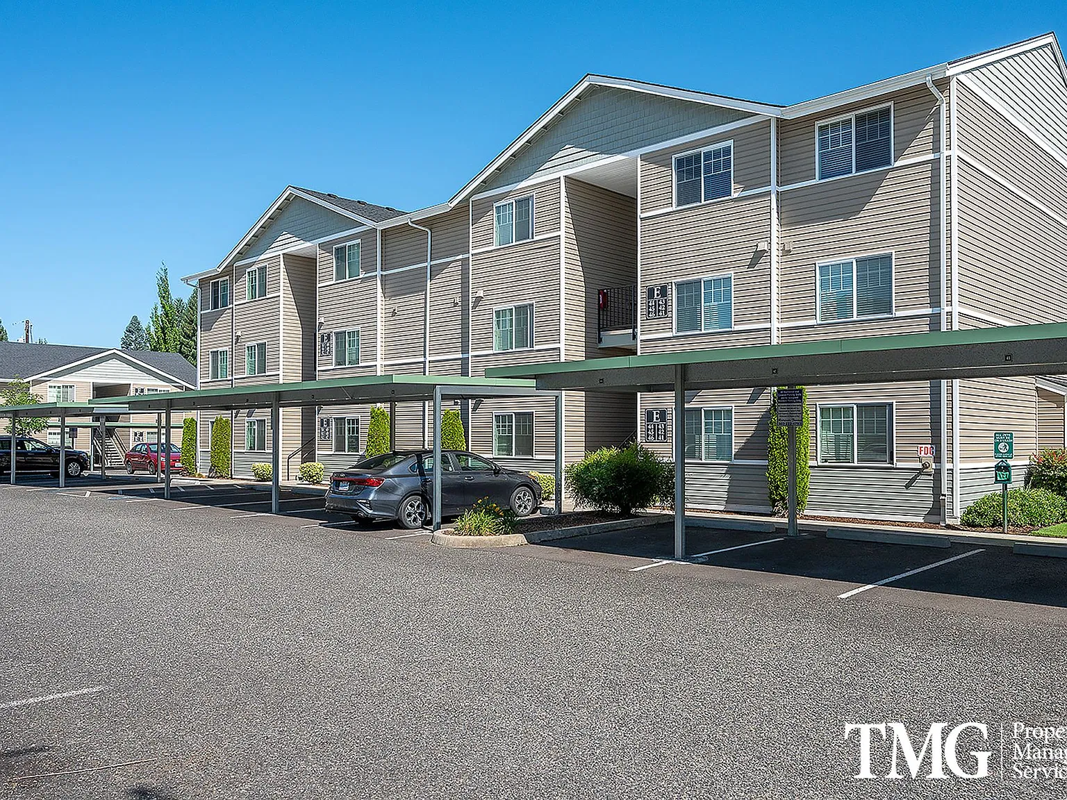 Avenue 66 Apartments — Photo 3