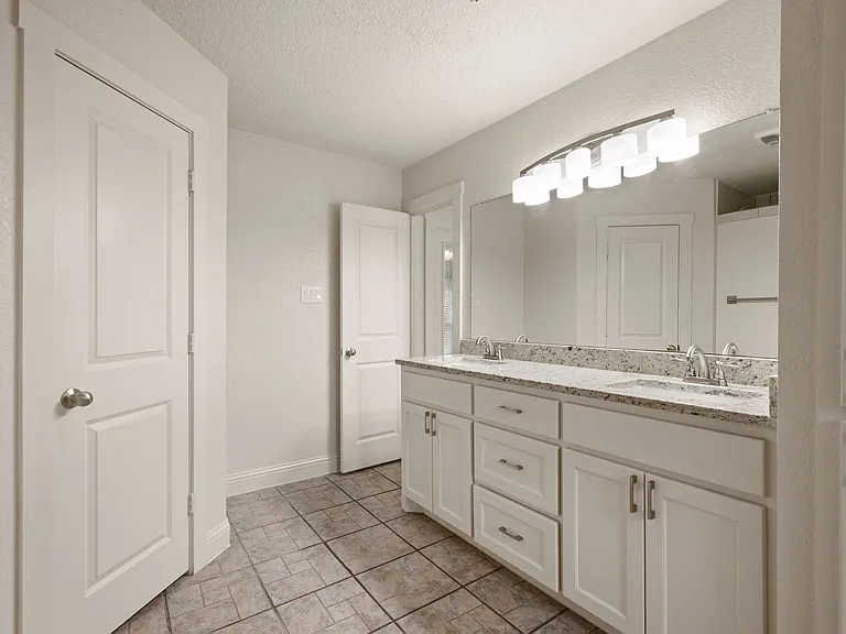 6728 Fair Meadows Dr — Photo 10