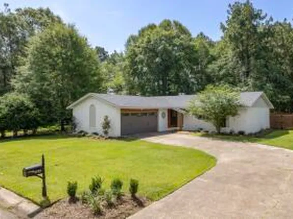 2104 Sunset Dr, Hattiesburg, MS 39402