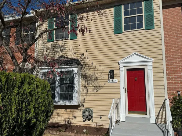 8704 Ditmars Ct, Manassas, VA 20110