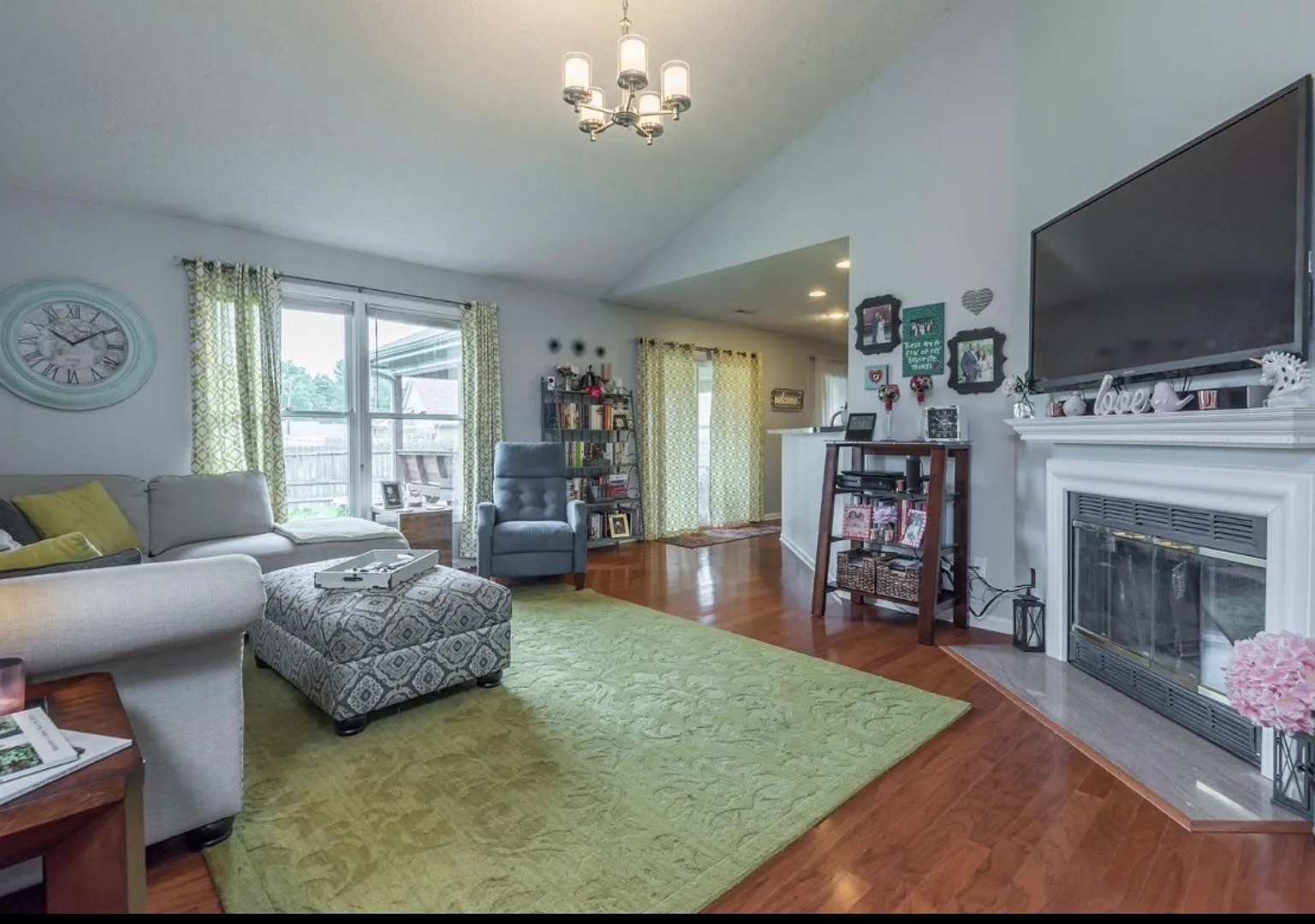 3 bed, 2.0 bath, 1452 sqft, $2,600 — Photo 4