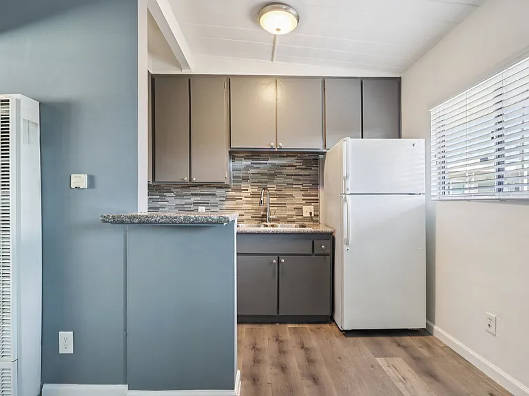 4307 W 28th St — Photo 12