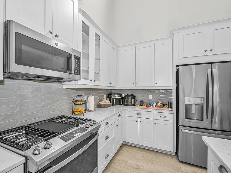 12-web-or-mls-Kitchen 5DSR_06112026