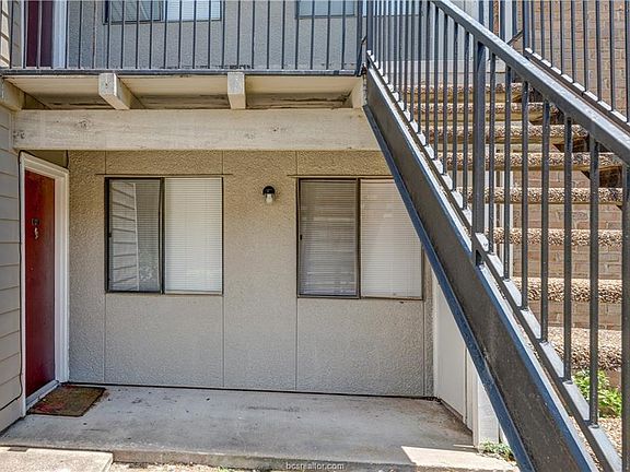 2nd image of 1901 Holleman Dr #101