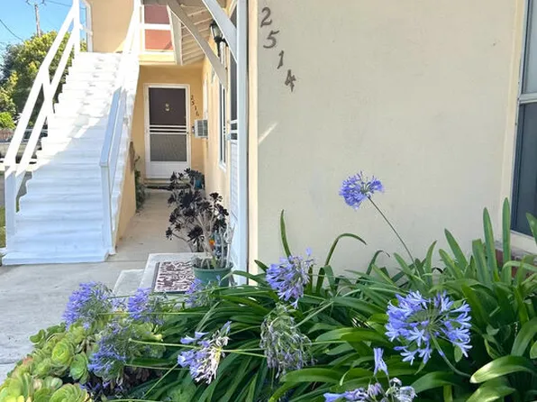 2514 W Chandler Blvd, Burbank, CA 91505