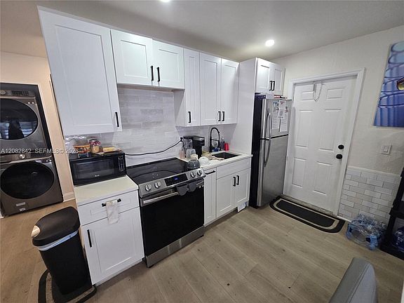 5th image of 203 NE 2nd Ave #203