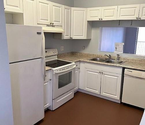 4th image of 2431 NW 56th Avenue #204