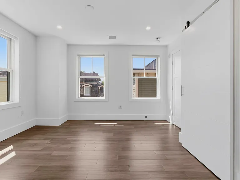 10 Spring Garden St #3 — Photo 15