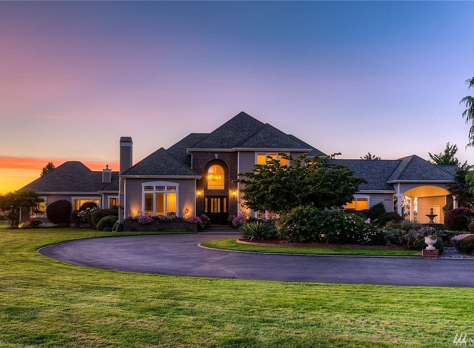 1 / 25
G O R G E O U S ! First impressions are everything and this entrance does not disappoint! Tree-lined, paved circular drive & manicured landscaping are just a few of the wow factors here. Pastoral surroundings offer privacy and natural beauty. Ideal location just minutes from Hwy 410, charming downtown Enumclaw, schools, restaurants and shopping.
