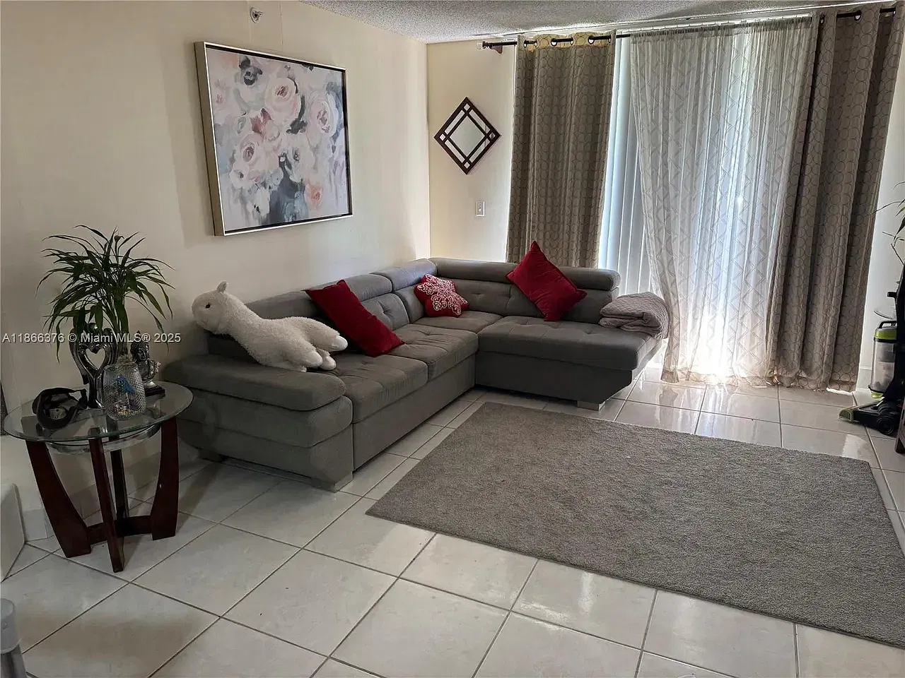 3 bed, 1340 sqft, $2,750 — Photo 4