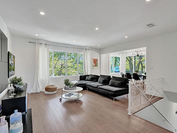 3rd image of 1415 SE 2nd Street #1-4