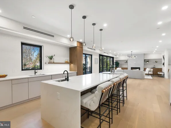 9704 Cedar Ln, Bethesda, MD 20814