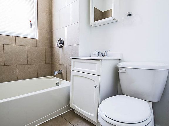 2nd image of 7055 S Saint Lawrence Ave APT 1