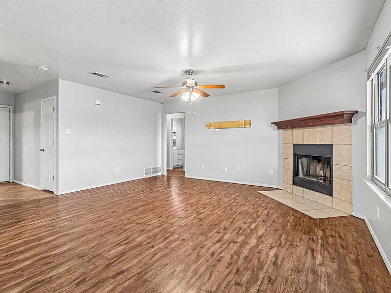 1309 Marlee Cir — Photo 7