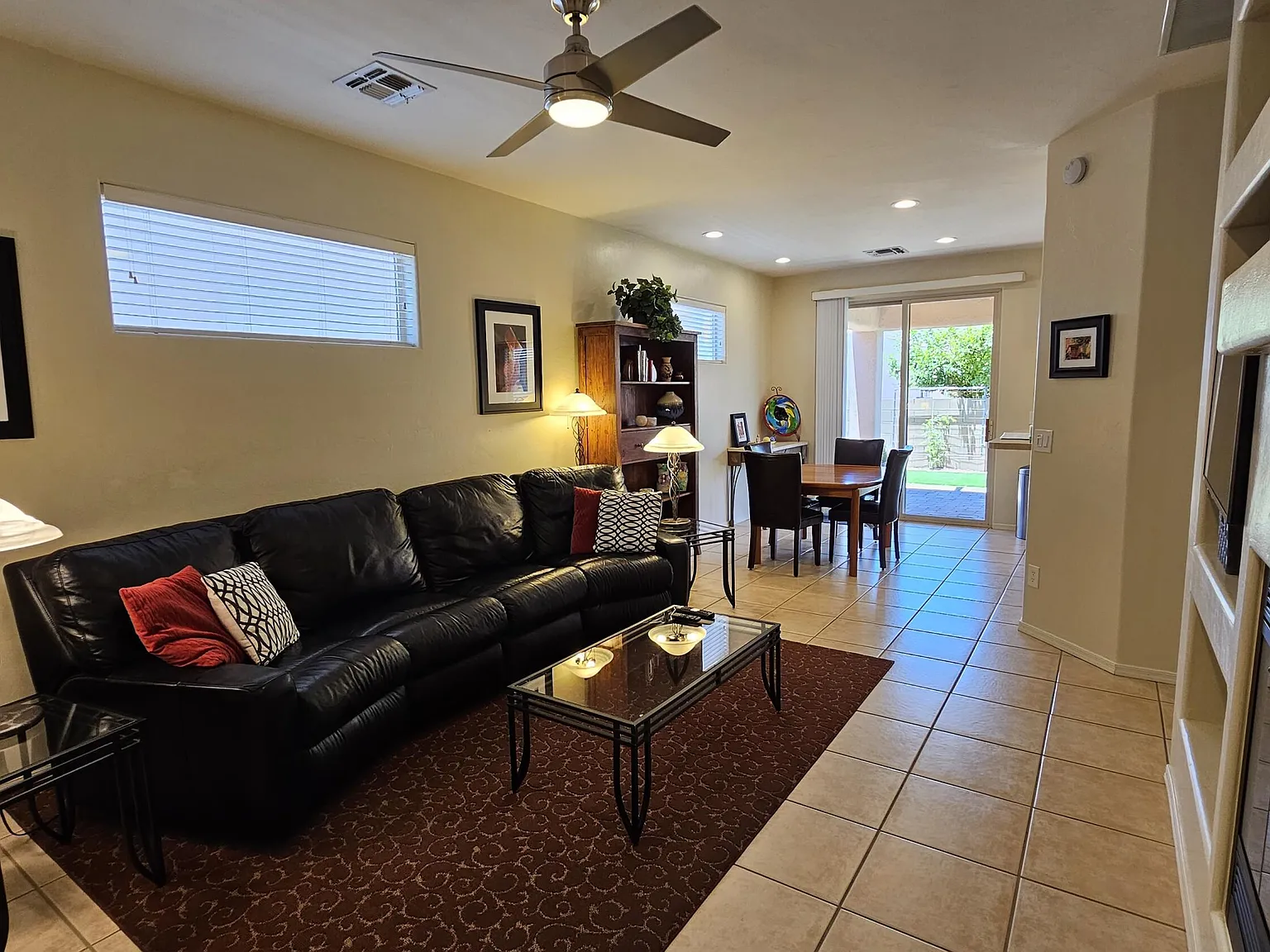 3 bed, 2.0 bath, 1273 sqft, $2,400 — Photo 3