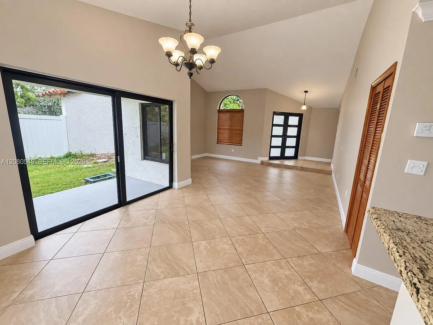 3 bed, 1300 sqft, $3,300 — Photo 4