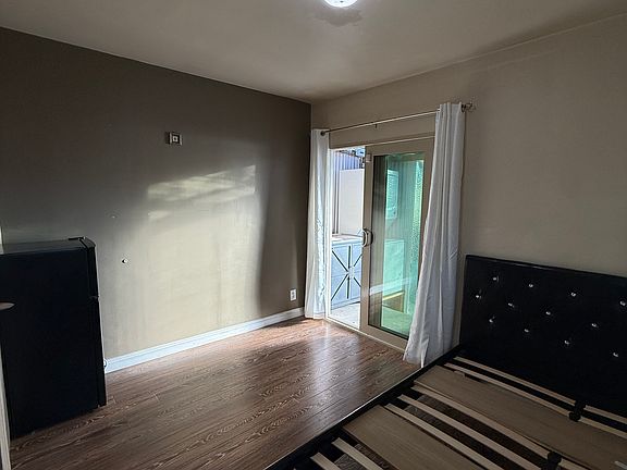 4th image of 1726 W Leewood St