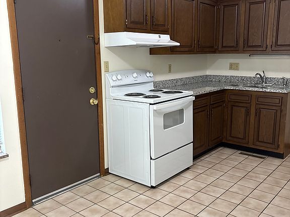 5th image of 108 1st Ave APT 6