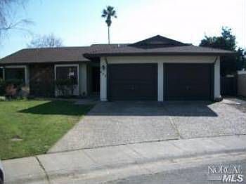 1st image of 425 Hillcrest Cir