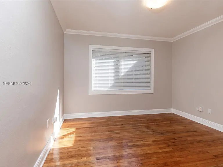 1350 Mendavia Ave — Photo 12