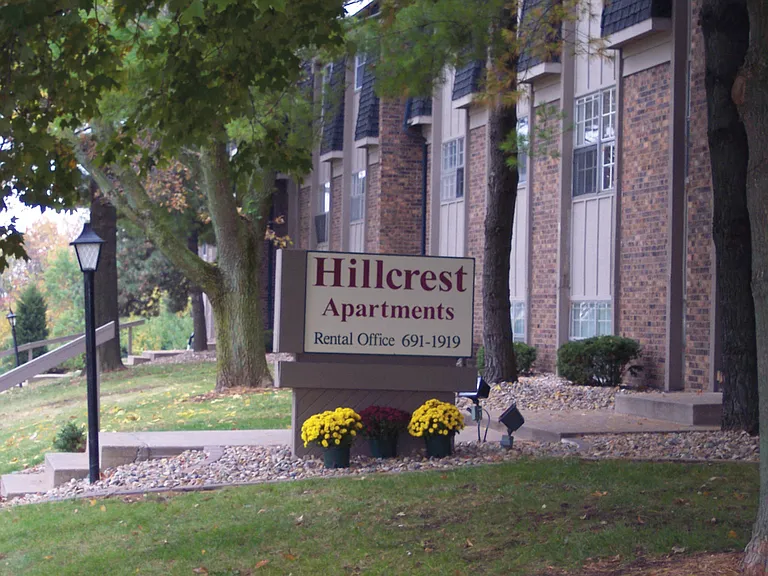 Hillcrest Apartments — Photo 18