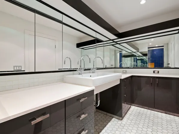 145 Nassau Street image 5 of 14