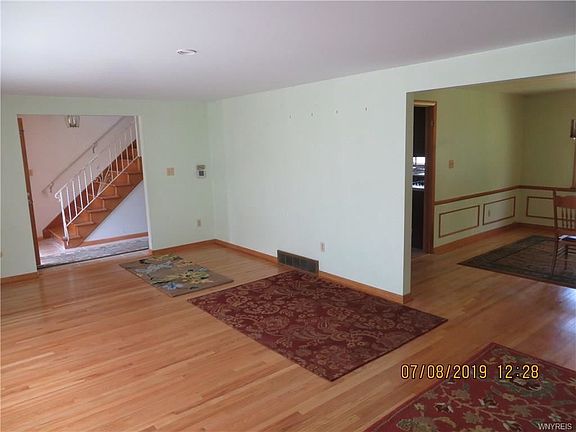 3rd image of 118 Sherbrooke Ave