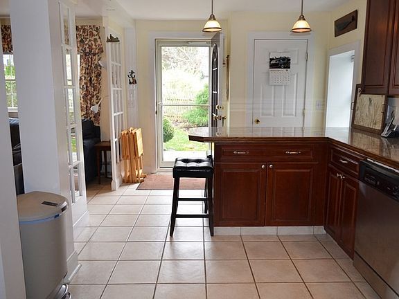 3rd image of 1 Pigeon Hill Ct #1