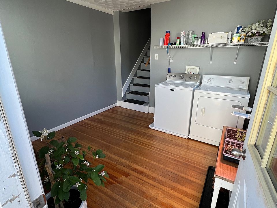 1st floor entrance with washer and dryer included.