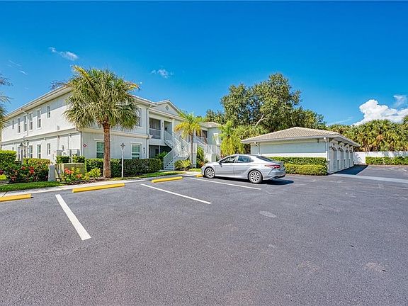5th image of 900 Gardens Edge Dr #914