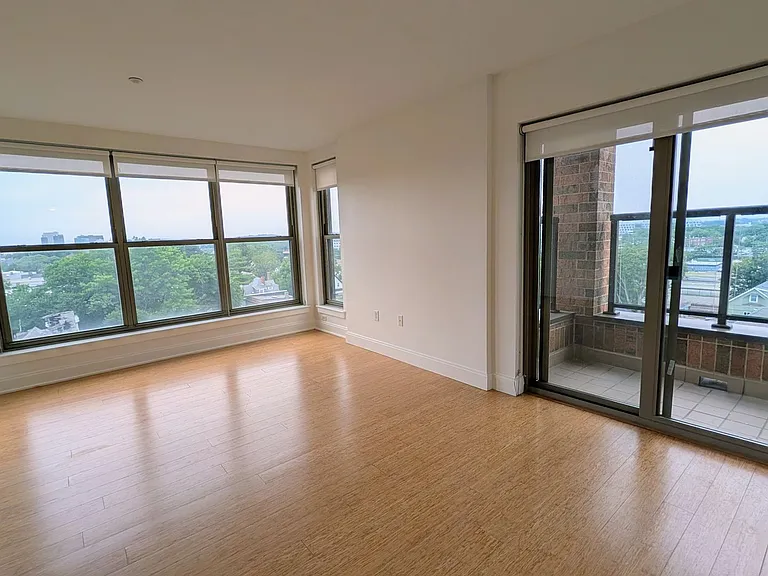 90 Malvern St #Penthouse 604 — Photo 9