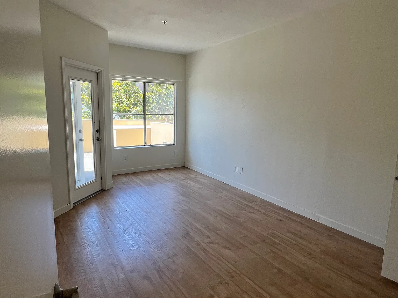 2 bed, 1025 sqft, $3,900 — Photo 4