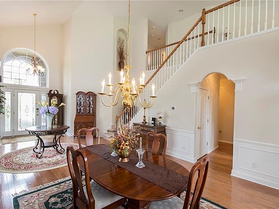 4th image of 34192 Crown Colony Dr