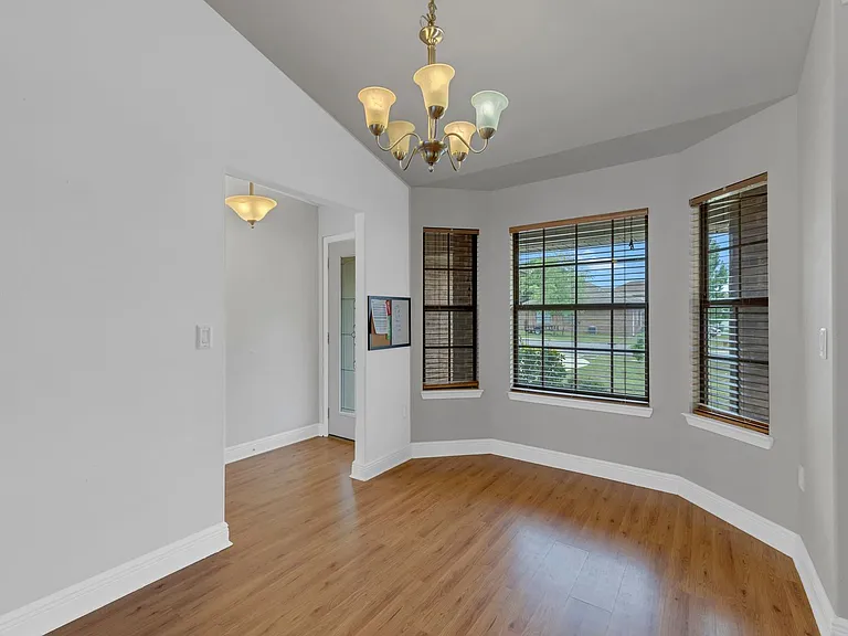 131 Bronze Cir — Photo 4