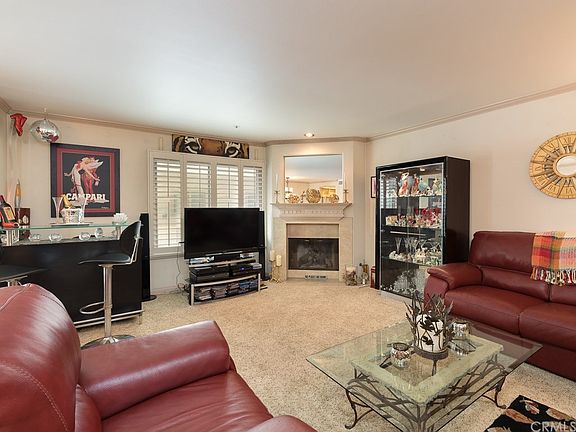 5th image of 530 Sierra Pl Unit 4