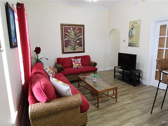 4th image of 107 E Swordfish St #202