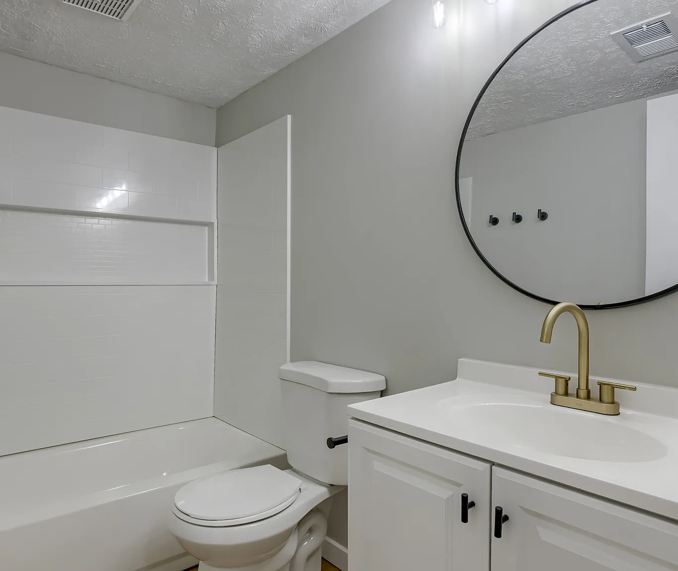 4713/4715 Davenport Street - #8 — Photo 4